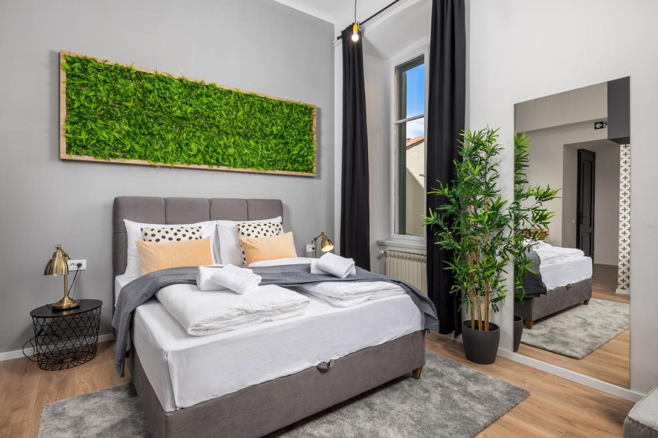 Apartments & Rooms One World ริเยกา ภายนอก รูปภาพ