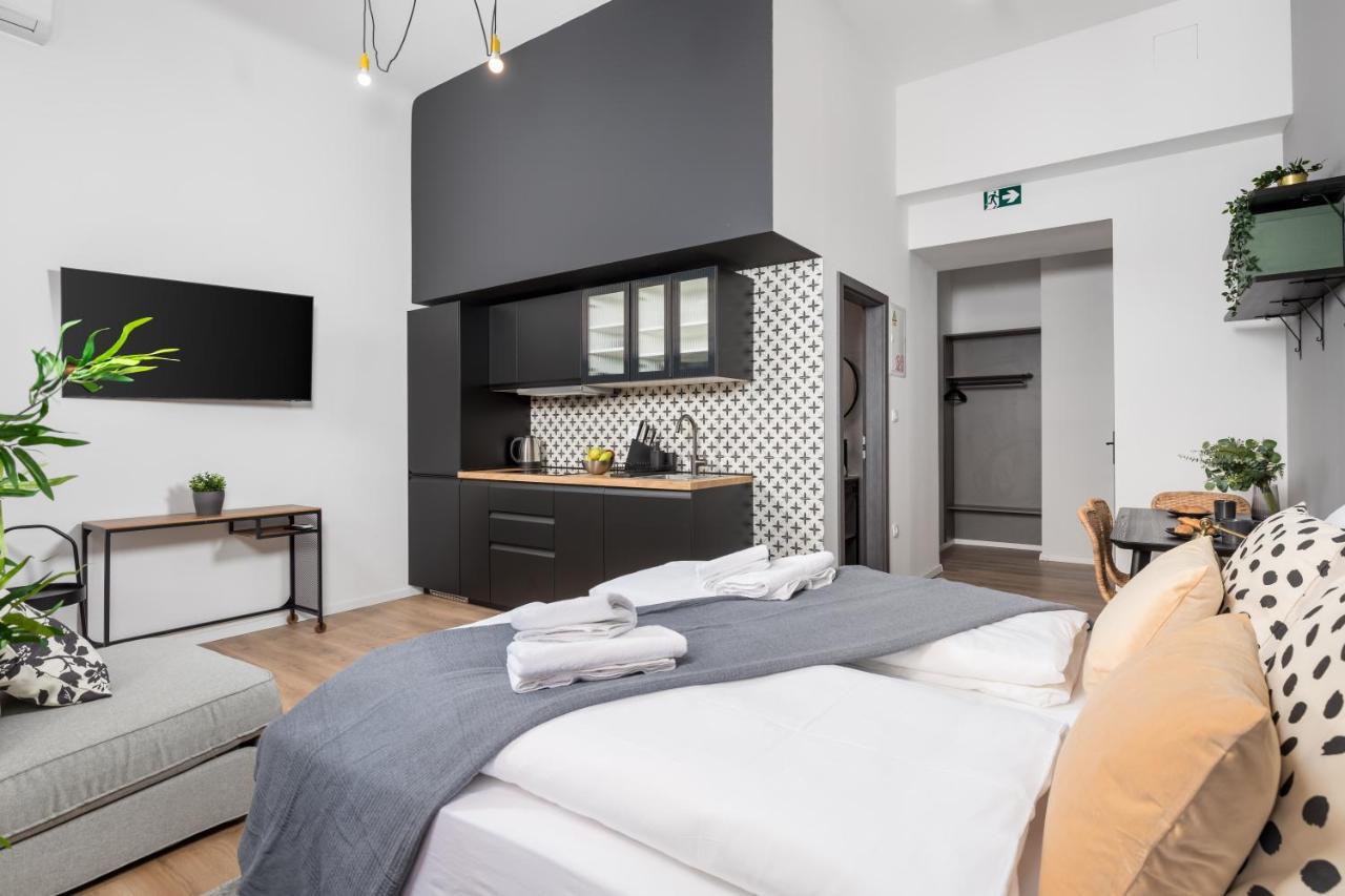 Apartments & Rooms One World ริเยกา ภายนอก รูปภาพ