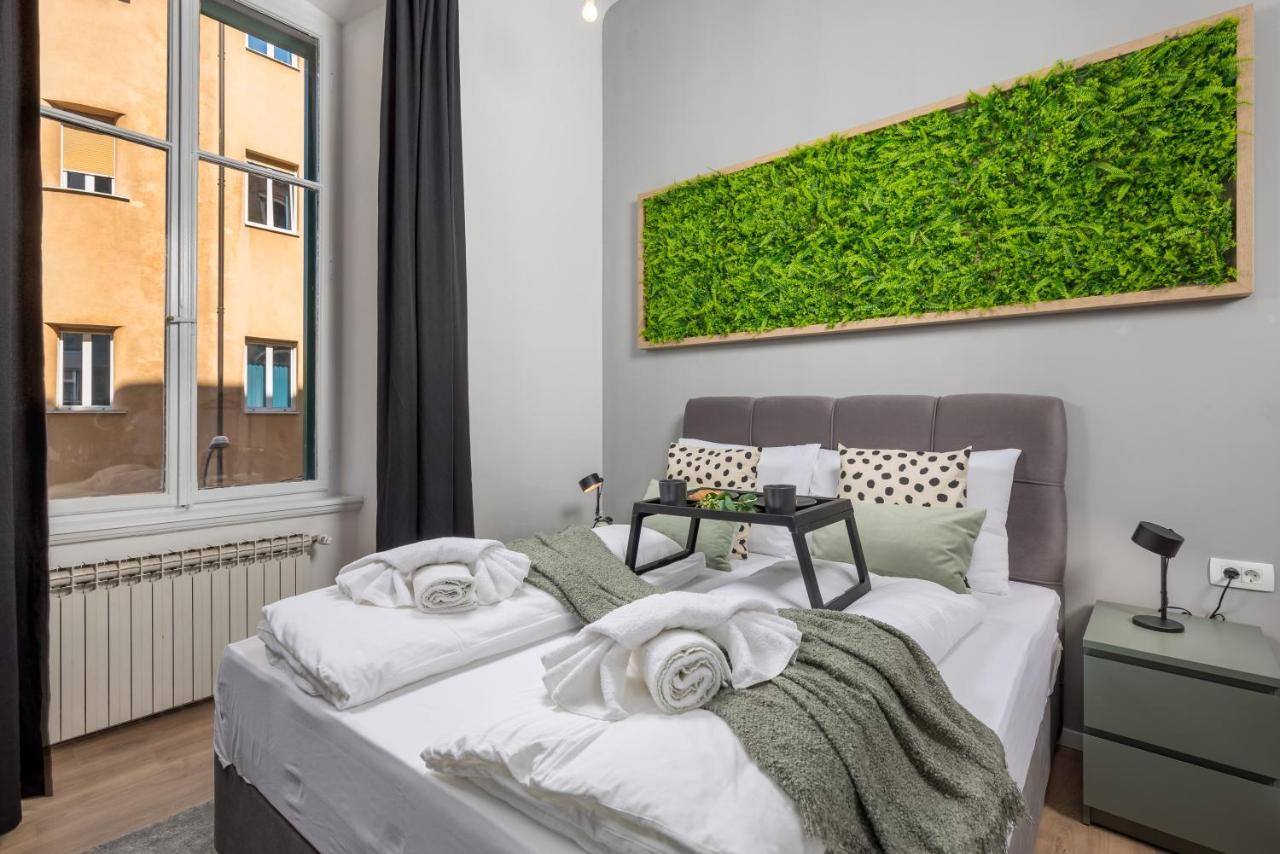 Apartments & Rooms One World ริเยกา ภายนอก รูปภาพ
