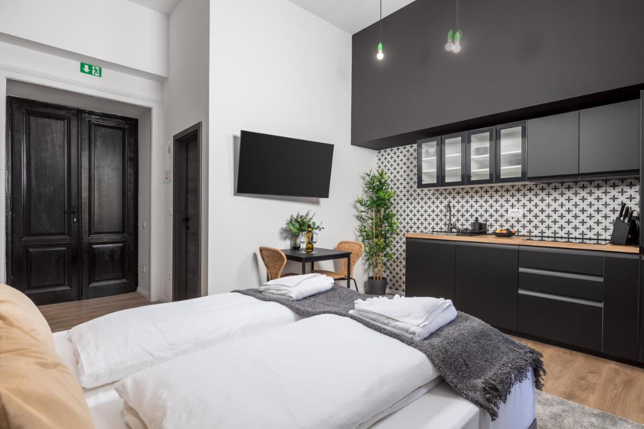 Apartments & Rooms One World ริเยกา ภายนอก รูปภาพ