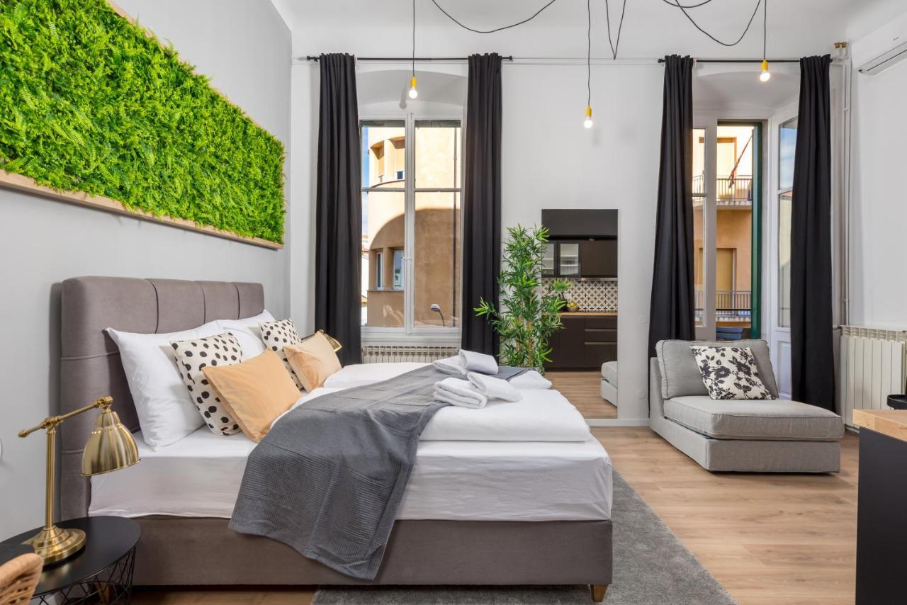 Apartments & Rooms One World ริเยกา ภายนอก รูปภาพ
