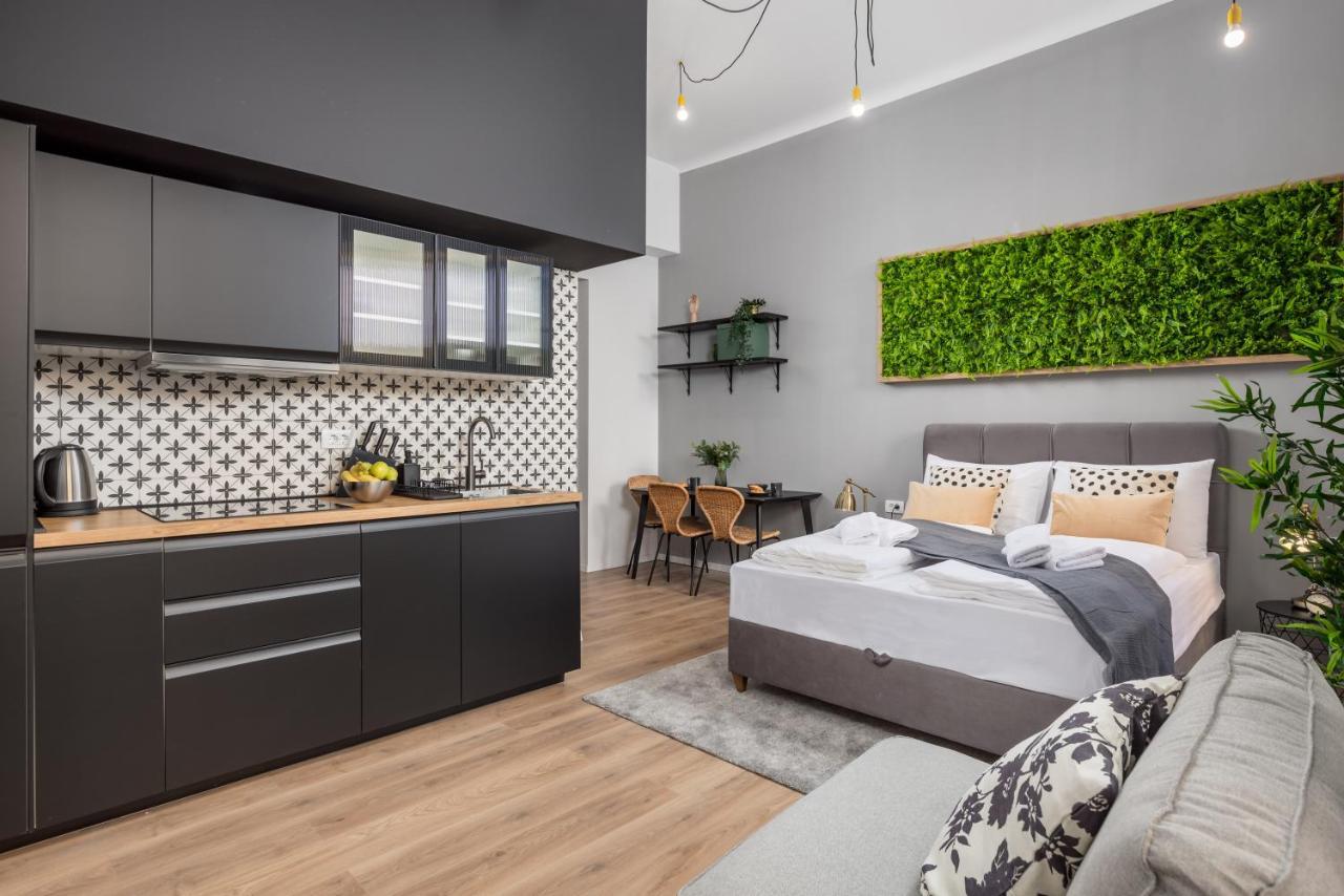 Apartments & Rooms One World ริเยกา ภายนอก รูปภาพ