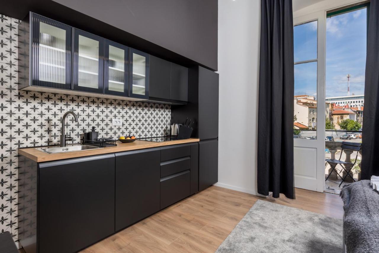 Apartments & Rooms One World ริเยกา ภายนอก รูปภาพ