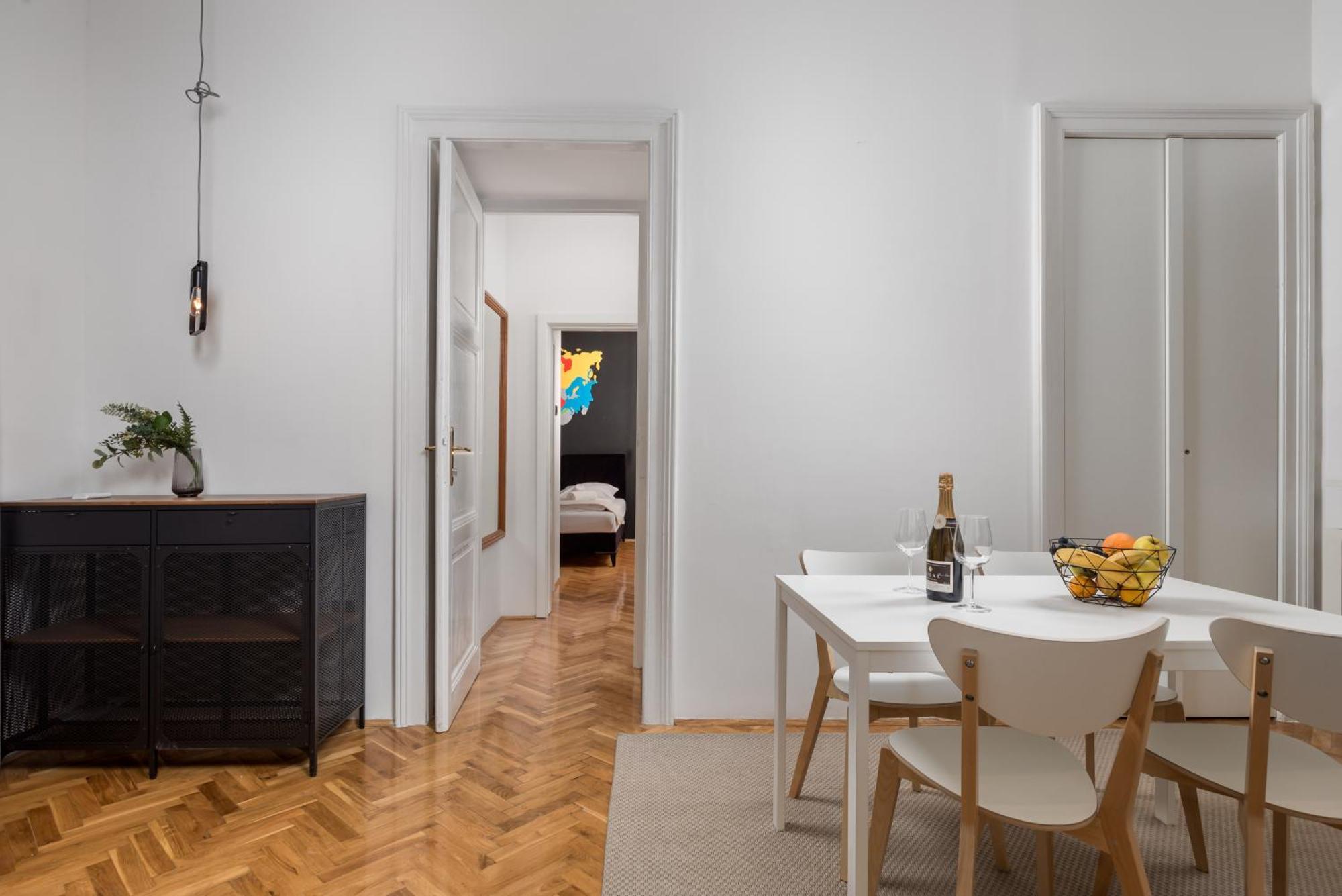 Apartments & Rooms One World ริเยกา ภายนอก รูปภาพ