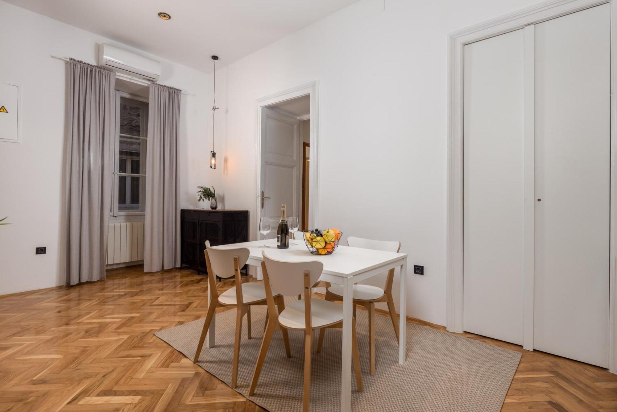 Apartments & Rooms One World ริเยกา ภายนอก รูปภาพ