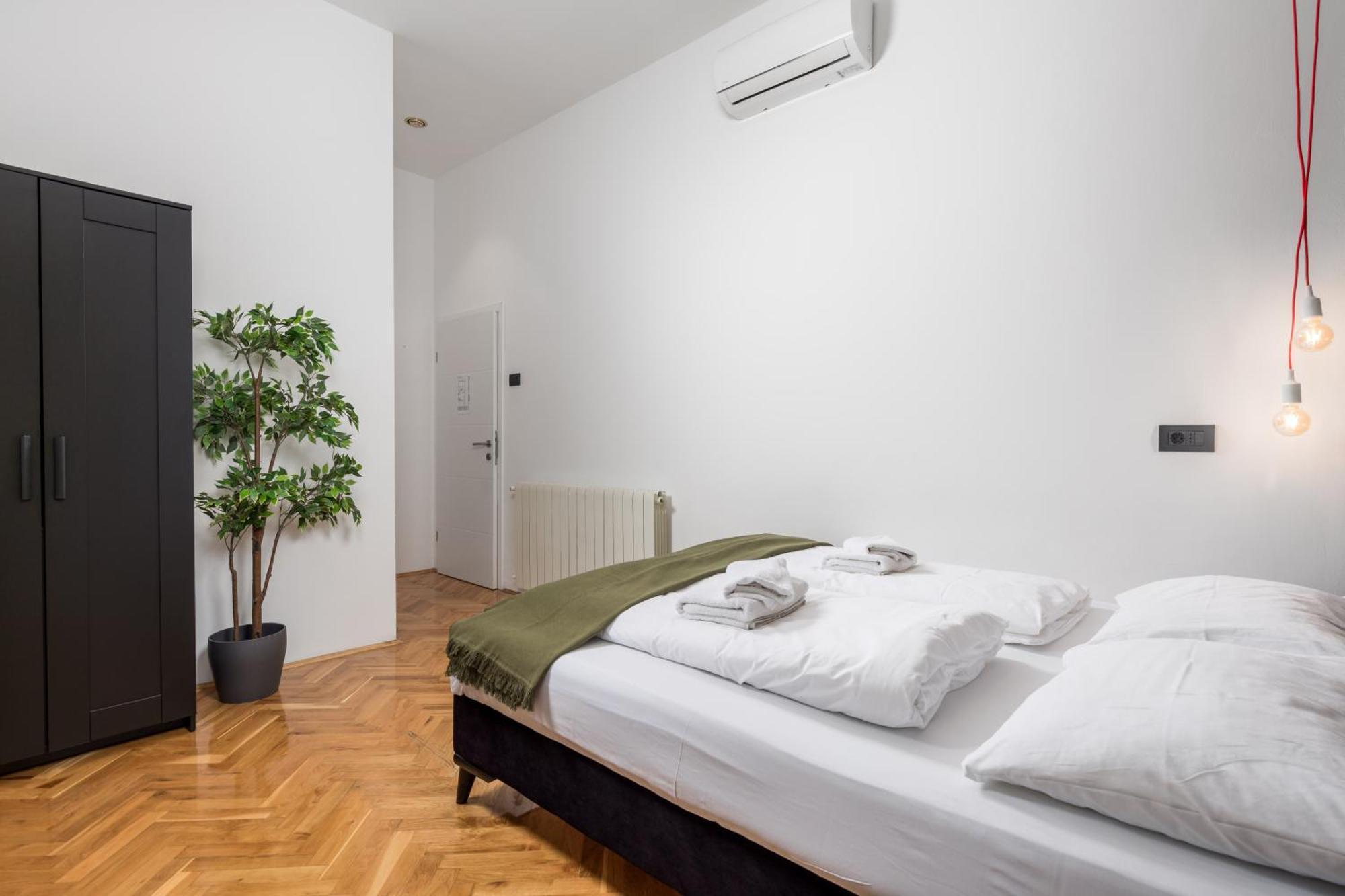 Apartments & Rooms One World ริเยกา ภายนอก รูปภาพ