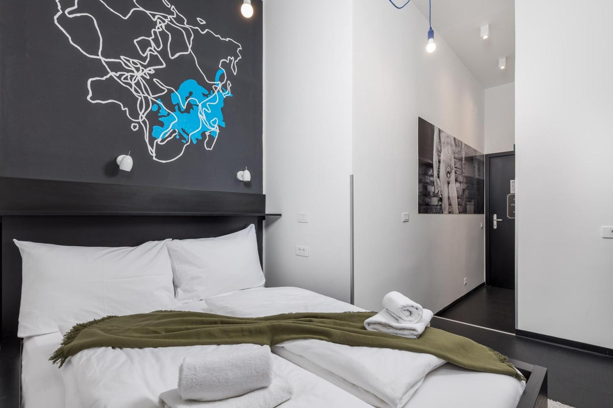 Apartments & Rooms One World ริเยกา ภายนอก รูปภาพ